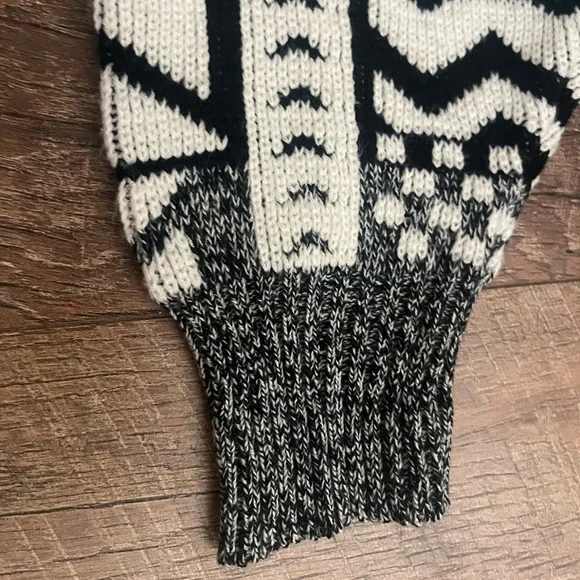 Vintage Campus Sweater - Picture 5 of 6